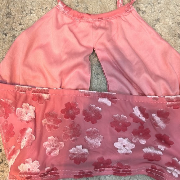 Color pink with flowers open from back - Picture 2 of 2